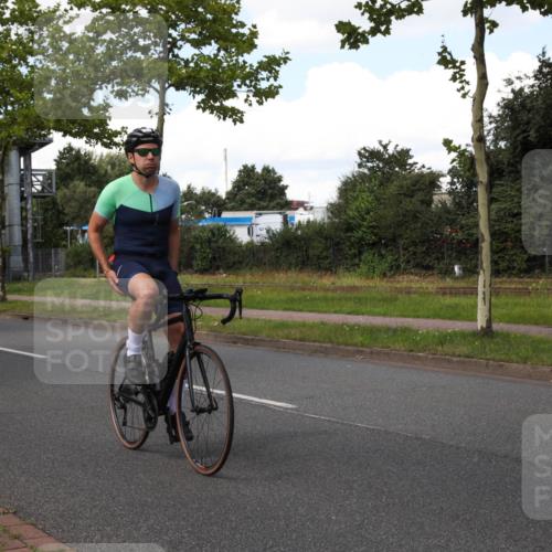10.08.2025 - GEWOBA Citytriathlon Bremen Yannick Fuchs http://msf.ph/oto/8574092 10.08.2025 13:28:19 Radfahren 746, 903 meine-sportfotos.de
