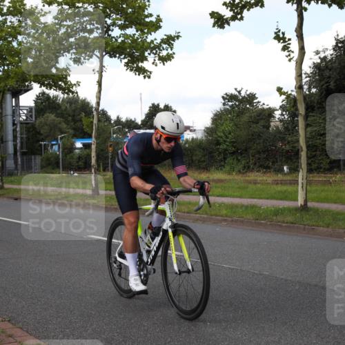 10.08.2025 - GEWOBA Citytriathlon Bremen Yannick Fuchs http://msf.ph/oto/8574121 10.08.2025 13:29:29 Radfahren 638, 980, 1032 meine-sportfotos.de