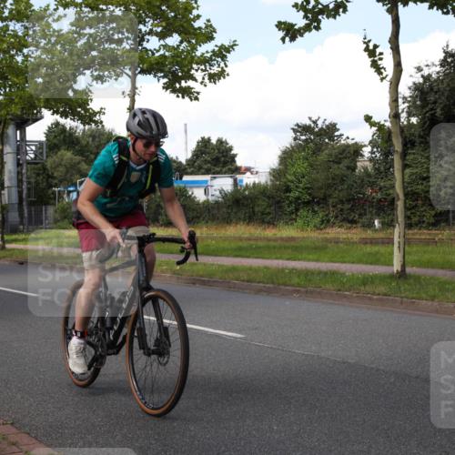 10.08.2025 - GEWOBA Citytriathlon Bremen Yannick Fuchs http://msf.ph/oto/8574133 10.08.2025 13:31:32 Radfahren 724, 968 meine-sportfotos.de