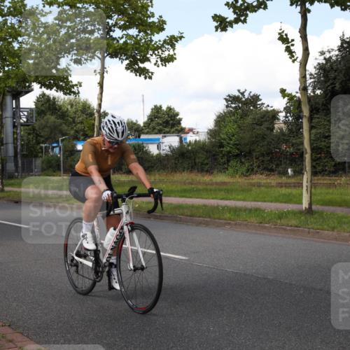 10.08.2025 - GEWOBA Citytriathlon Bremen Yannick Fuchs http://msf.ph/oto/8574136 10.08.2025 13:32:27 Radfahren 937, 1031 meine-sportfotos.de