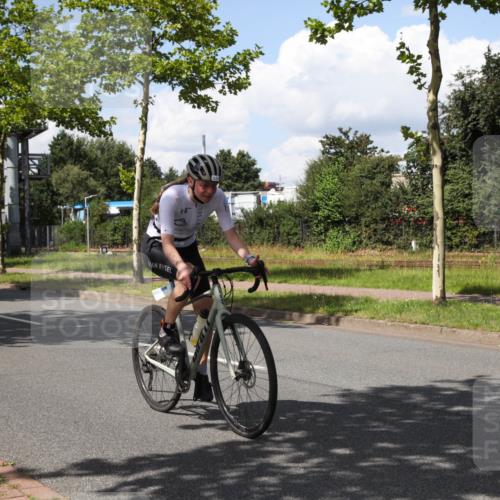 10.08.2025 - GEWOBA Citytriathlon Bremen Yannick Fuchs http://msf.ph/oto/8574165 10.08.2025 13:34:34 Radfahren 593, 865, 905, 924 meine-sportfotos.de