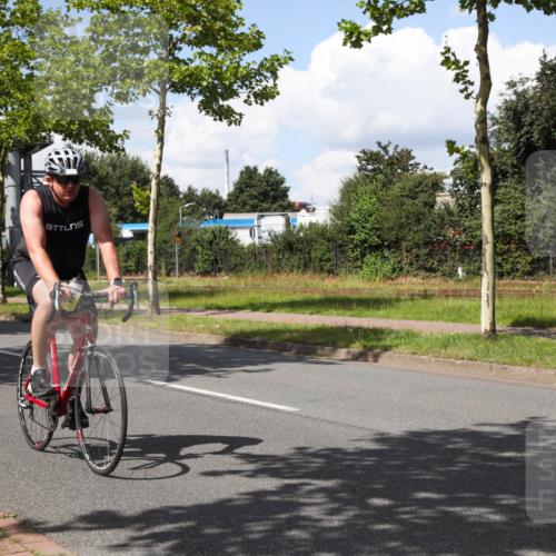 10.08.2025 - GEWOBA Citytriathlon Bremen Yannick Fuchs http://msf.ph/oto/8574167 10.08.2025 13:34:38 Radfahren 593, 865, 905, 924 meine-sportfotos.de