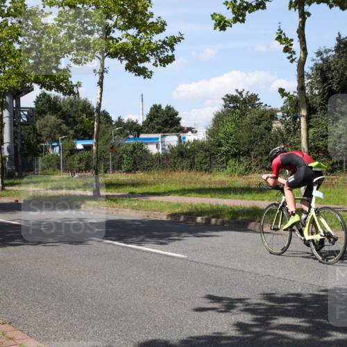 10.08.2025 - GEWOBA Citytriathlon Bremen Yannick Fuchs http://msf.ph/oto/8574239 10.08.2025 14:07:30 Radfahren 89 meine-sportfotos.de