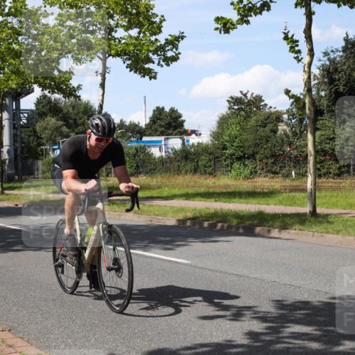 10.08.2025 - GEWOBA Citytriathlon Bremen Yannick Fuchs http://msf.ph/oto/8574250 10.08.2025 14:09:10 Radfahren 85, 165 meine-sportfotos.de