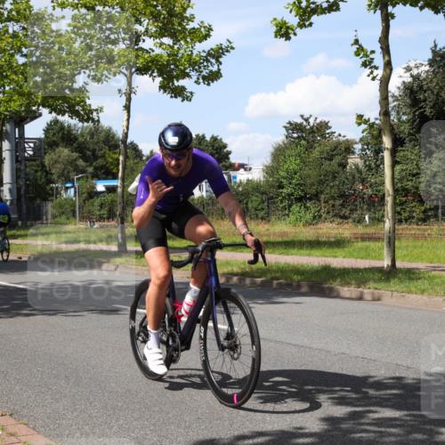 10.08.2025 - GEWOBA Citytriathlon Bremen Yannick Fuchs http://msf.ph/oto/8574290 10.08.2025 14:11:30 Radfahren 70, 161 meine-sportfotos.de