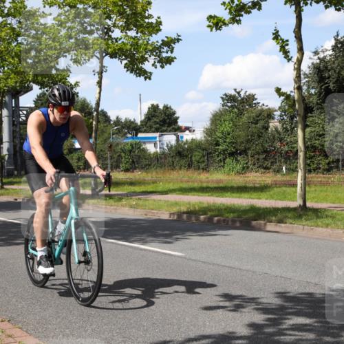 10.08.2025 - GEWOBA Citytriathlon Bremen Yannick Fuchs http://msf.ph/oto/8574315 10.08.2025 14:12:21 Radfahren 10, 27, 33, 42, 66, 171, 172, 178 meine-sportfotos.de
