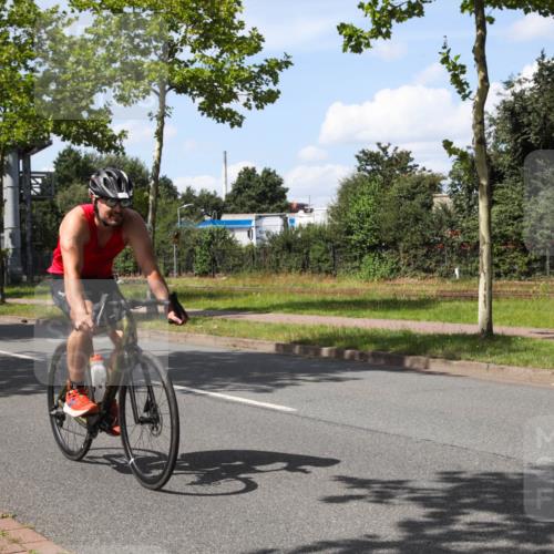 10.08.2025 - GEWOBA Citytriathlon Bremen Yannick Fuchs http://msf.ph/oto/8574317 10.08.2025 14:12:23 Radfahren 10, 27, 33, 42, 66, 171, 172, 178 meine-sportfotos.de