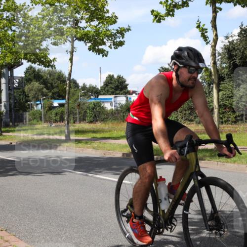 10.08.2025 - GEWOBA Citytriathlon Bremen Yannick Fuchs http://msf.ph/oto/8574318 10.08.2025 14:12:23 Radfahren 10, 27, 33, 42, 66, 171, 172, 178 meine-sportfotos.de