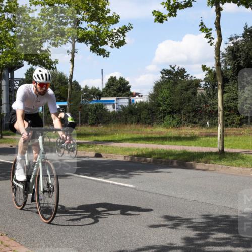 10.08.2025 - GEWOBA Citytriathlon Bremen Yannick Fuchs http://msf.ph/oto/8574377 10.08.2025 14:13:27 Radfahren 14, 26, 44, 104, 112, 175 meine-sportfotos.de