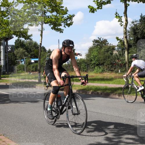 10.08.2025 - GEWOBA Citytriathlon Bremen Yannick Fuchs http://msf.ph/oto/8574452 10.08.2025 14:14:23 Radfahren 77, 122 meine-sportfotos.de