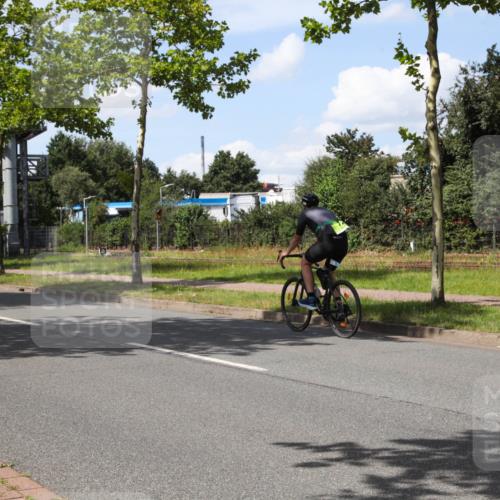 10.08.2025 - GEWOBA Citytriathlon Bremen Yannick Fuchs http://msf.ph/oto/8574489 10.08.2025 14:14:45 Radfahren 37, 68, 77, 82, 93, 96, 105, 113, 143 meine-sportfotos.de