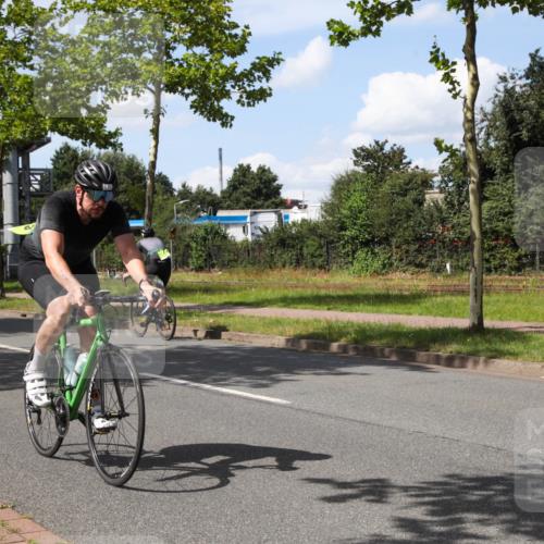 10.08.2025 - GEWOBA Citytriathlon Bremen Yannick Fuchs http://msf.ph/oto/8574490 10.08.2025 14:14:46 Radfahren 37, 68, 77, 82, 93, 96, 105, 113, 143 meine-sportfotos.de