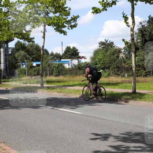 10.08.2025 - GEWOBA Citytriathlon Bremen Yannick Fuchs http://msf.ph/oto/8574502 10.08.2025 14:14:51 Radfahren 37, 68, 82, 96, 105, 113, 143, 151, 226 meine-sportfotos.de
