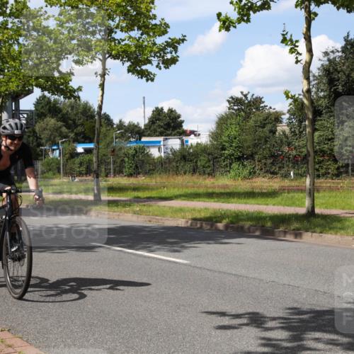 10.08.2025 - GEWOBA Citytriathlon Bremen Yannick Fuchs http://msf.ph/oto/8574539 10.08.2025 14:15:06 Radfahren 15, 37, 76, 82, 88, 108, 133, 146, 151, 226 meine-sportfotos.de