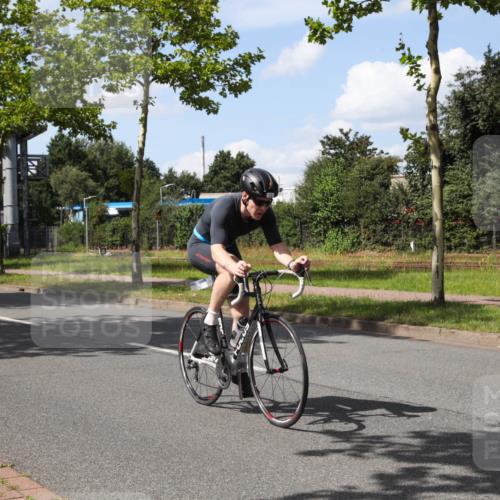 10.08.2025 - GEWOBA Citytriathlon Bremen Yannick Fuchs http://msf.ph/oto/8574553 10.08.2025 14:15:11 Radfahren 15, 45, 55, 76, 88, 97, 108, 133, 146, 151, 226 meine-sportfotos.de