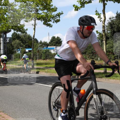 10.08.2025 - GEWOBA Citytriathlon Bremen Yannick Fuchs http://msf.ph/oto/8574562 10.08.2025 14:15:14 Radfahren 15, 45, 54, 55, 76, 88, 97, 108, 133, 146, 151, 226 meine-sportfotos.de