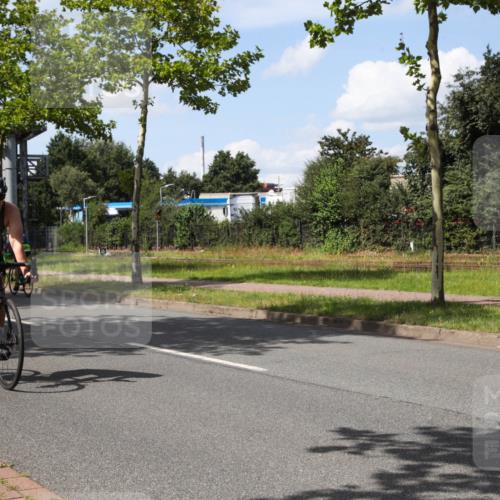 10.08.2025 - GEWOBA Citytriathlon Bremen Yannick Fuchs http://msf.ph/oto/8574564 10.08.2025 14:15:15 Radfahren 15, 45, 54, 55, 76, 88, 97, 108, 133, 146, 151 meine-sportfotos.de