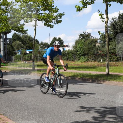 10.08.2025 - GEWOBA Citytriathlon Bremen Yannick Fuchs http://msf.ph/oto/8574640 10.08.2025 14:16:08 Radfahren 2, 23, 24, 38, 43, 46, 48, 62, 65, 92, 129, 271 meine-sportfotos.de