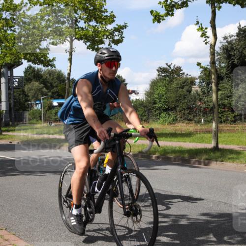 10.08.2025 - GEWOBA Citytriathlon Bremen Yannick Fuchs http://msf.ph/oto/8574642 10.08.2025 14:16:09 Radfahren 2, 23, 24, 38, 43, 46, 48, 62, 65, 92, 129 meine-sportfotos.de