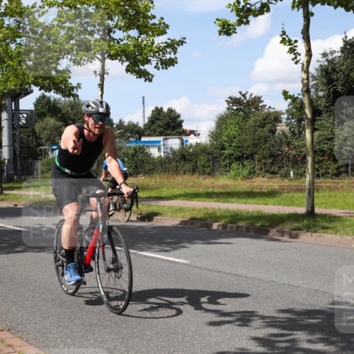 10.08.2025 - GEWOBA Citytriathlon Bremen Yannick Fuchs http://msf.ph/oto/8574667 10.08.2025 14:16:18 Radfahren 2, 23, 24, 31, 38, 46, 48, 57, 62, 63, 65, 92, 121, 144 meine-sportfotos.de
