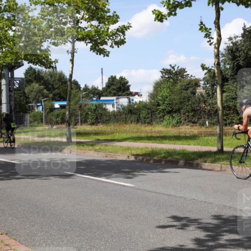 10.08.2025 - GEWOBA Citytriathlon Bremen Yannick Fuchs http://msf.ph/oto/8574881 10.08.2025 14:18:37 Radfahren 30, 47, 50, 75, 81, 94, 100, 106, 131, 147, 255, 314 meine-sportfotos.de