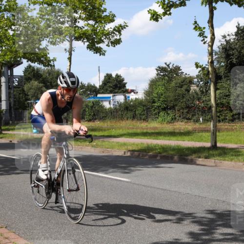 10.08.2025 - GEWOBA Citytriathlon Bremen Yannick Fuchs http://msf.ph/oto/8574898 10.08.2025 14:18:56 Radfahren 30, 50, 81, 101, 106, 116, 139, 261, 264 meine-sportfotos.de