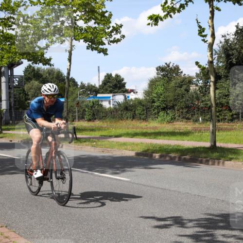 10.08.2025 - GEWOBA Citytriathlon Bremen Yannick Fuchs http://msf.ph/oto/8574922 10.08.2025 14:19:16 Radfahren 101, 124, 126, 139, 162, 201, 227, 239, 254 meine-sportfotos.de