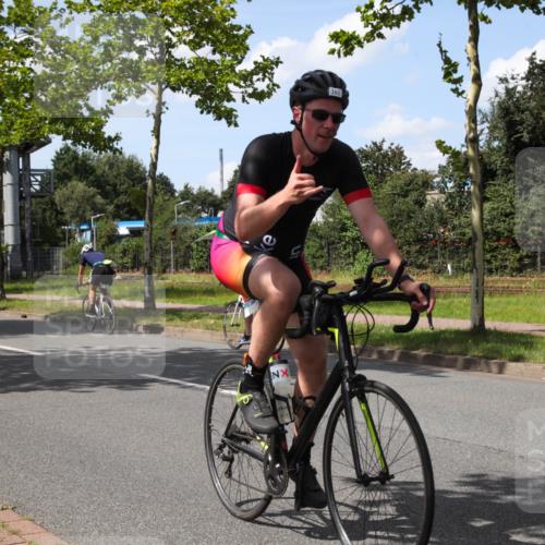 10.08.2025 - GEWOBA Citytriathlon Bremen Yannick Fuchs http://msf.ph/oto/8574929 10.08.2025 14:19:19 Radfahren 124, 126, 162, 201, 227, 239, 254 meine-sportfotos.de