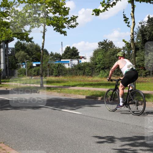 10.08.2025 - GEWOBA Citytriathlon Bremen Yannick Fuchs http://msf.ph/oto/8575003 10.08.2025 14:20:01 Radfahren 18, 36, 130, 195, 238, 256, 257 meine-sportfotos.de