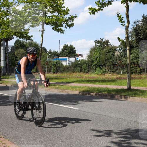 10.08.2025 - GEWOBA Citytriathlon Bremen Yannick Fuchs http://msf.ph/oto/8575042 10.08.2025 14:20:47 Radfahren 11, 56, 61, 67, 69, 73, 110, 142, 145, 157, 216, 229, 272, 274, 281, 312 meine-sportfotos.de