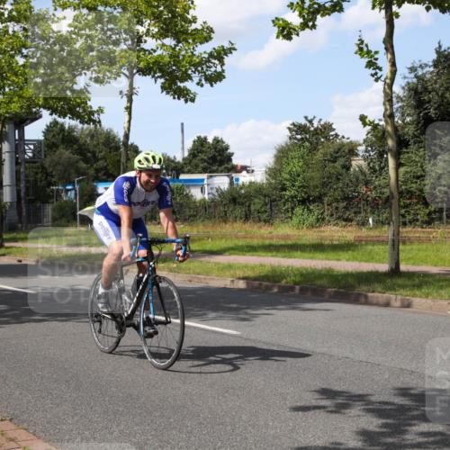 10.08.2025 - GEWOBA Citytriathlon Bremen Yannick Fuchs http://msf.ph/oto/8575094 10.08.2025 14:21:22 Radfahren 6, 177 meine-sportfotos.de