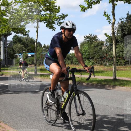 10.08.2025 - GEWOBA Citytriathlon Bremen Yannick Fuchs http://msf.ph/oto/8575173 10.08.2025 14:22:17 Radfahren 109, 186, 215, 217, 224, 253, 258, 262 meine-sportfotos.de