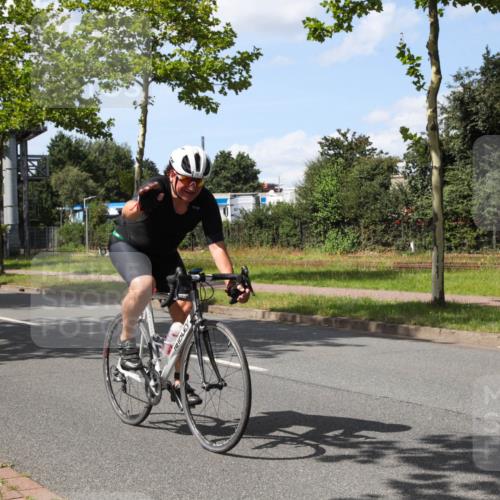 10.08.2025 - GEWOBA Citytriathlon Bremen Yannick Fuchs http://msf.ph/oto/8575195 10.08.2025 14:22:26 Radfahren 186, 215, 217, 242, 259, 262 meine-sportfotos.de