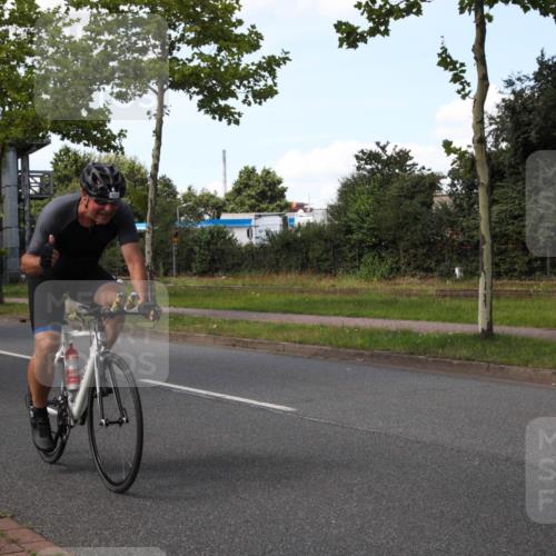 10.08.2025 - GEWOBA Citytriathlon Bremen Yannick Fuchs http://msf.ph/oto/8575350 10.08.2025 14:24:36 Radfahren 3, 165, 180, 247, 298, 488 meine-sportfotos.de