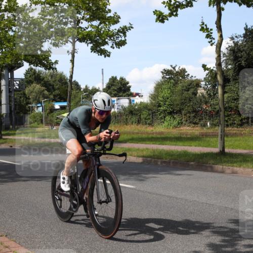 10.08.2025 - GEWOBA Citytriathlon Bremen Yannick Fuchs http://msf.ph/oto/8575357 10.08.2025 14:24:50 Radfahren 22, 165, 180, 247, 269, 298, 332, 346, 432, 488 meine-sportfotos.de