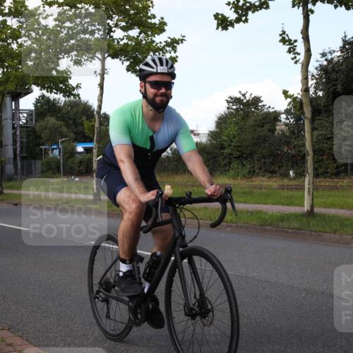 10.08.2025 - GEWOBA Citytriathlon Bremen Yannick Fuchs http://msf.ph/oto/8575619 10.08.2025 14:27:33 Radfahren 120, 156, 320, 363 meine-sportfotos.de