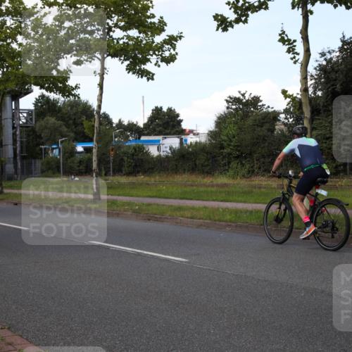 10.08.2025 - GEWOBA Citytriathlon Bremen Yannick Fuchs http://msf.ph/oto/8575621 10.08.2025 14:27:34 Radfahren 120, 156, 320, 363 meine-sportfotos.de