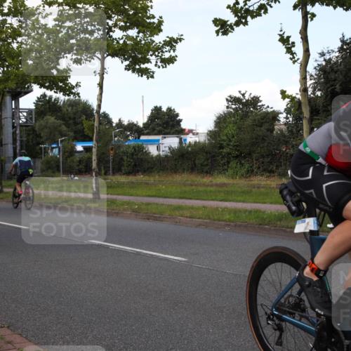 10.08.2025 - GEWOBA Citytriathlon Bremen Yannick Fuchs http://msf.ph/oto/8575626 10.08.2025 14:27:36 Radfahren 120, 156, 194, 320, 363 meine-sportfotos.de