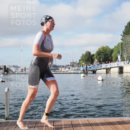 17.08.2025 - KN Förde Triathlon 2025 KatJ http://msf.ph/oto/8575777 17.08.2025 09:07:40 Schwimmen 103, 104, 103, 104 meine-sportfotos.de
