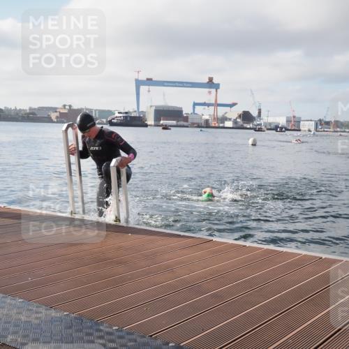 17.08.2025 - KN Förde Triathlon 2025 KatJ http://msf.ph/oto/8575781 17.08.2025 09:07:58 Schwimmen 106, 252, 106, 252 meine-sportfotos.de