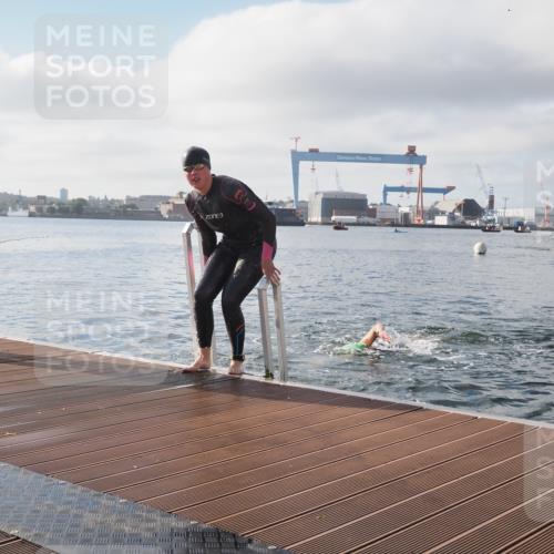 17.08.2025 - KN Förde Triathlon 2025 KatJ http://msf.ph/oto/8575785 17.08.2025 09:07:59 Schwimmen 106, 252, 106, 252 meine-sportfotos.de