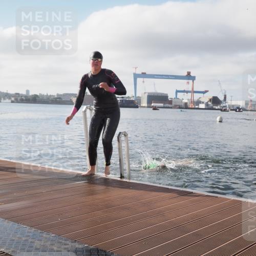 17.08.2025 - KN Förde Triathlon 2025 KatJ http://msf.ph/oto/8575787 17.08.2025 09:07:59 Schwimmen 106, 252, 106, 252 meine-sportfotos.de