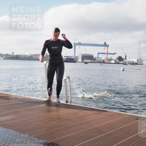 17.08.2025 - KN Förde Triathlon 2025 KatJ http://msf.ph/oto/8575788 17.08.2025 09:07:59 Schwimmen 106, 252, 106, 252 meine-sportfotos.de