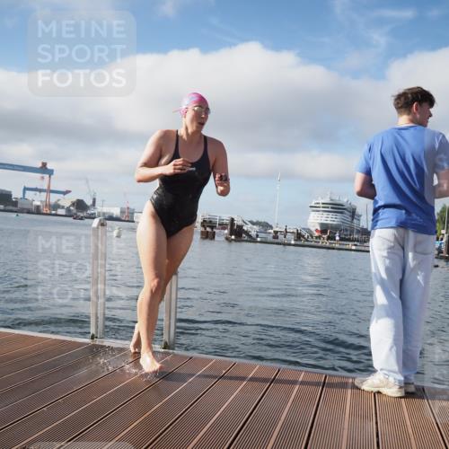 17.08.2025 - KN Förde Triathlon 2025 KatJ http://msf.ph/oto/8575825 17.08.2025 09:08:53 Schwimmen 101, 107, 101, 107 meine-sportfotos.de