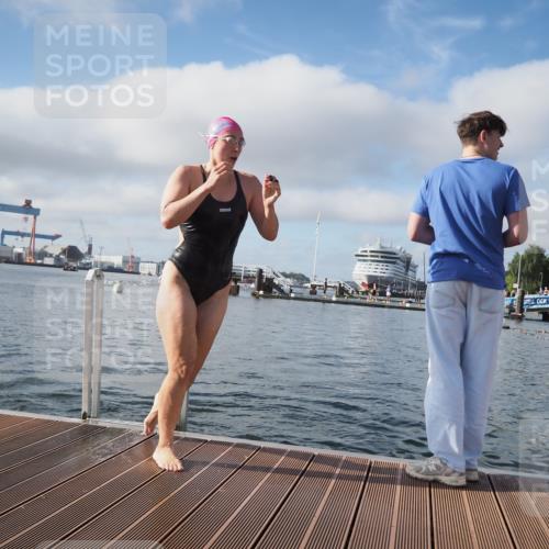 17.08.2025 - KN Förde Triathlon 2025 KatJ http://msf.ph/oto/8575826 17.08.2025 09:08:53 Schwimmen 101, 107, 101, 107 meine-sportfotos.de