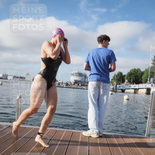 17.08.2025 - KN Förde Triathlon 2025 KatJ http://msf.ph/oto/8575829 17.08.2025 09:08:54 Schwimmen 101, 107, 101, 107 meine-sportfotos.de