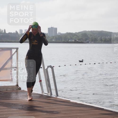 17.08.2025 - KN Förde Triathlon 2025 KatJ http://msf.ph/oto/8575842 17.08.2025 09:09:50 Schwimmen 108, 110, 108 meine-sportfotos.de