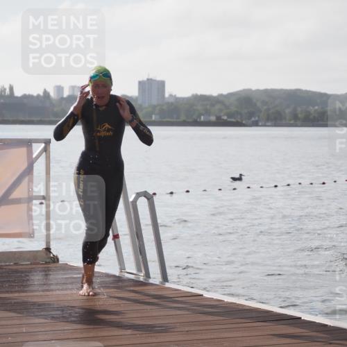 17.08.2025 - KN Förde Triathlon 2025 KatJ http://msf.ph/oto/8575843 17.08.2025 09:09:50 Schwimmen 108, 110, 108 meine-sportfotos.de