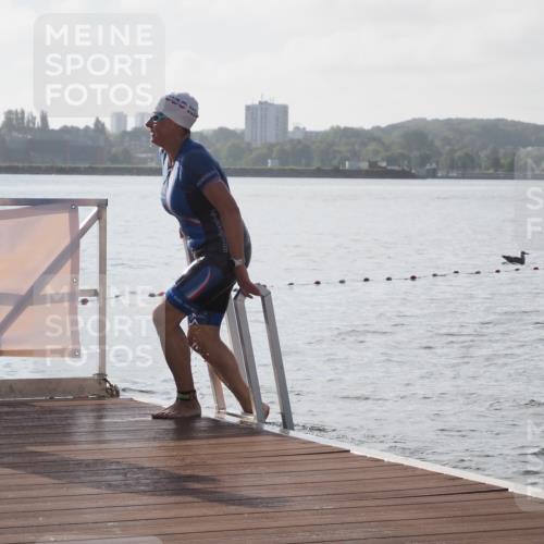 17.08.2025 - KN Förde Triathlon 2025 KatJ http://msf.ph/oto/8575852 17.08.2025 09:09:57 Schwimmen 102, 108, 110, 108, 110 meine-sportfotos.de