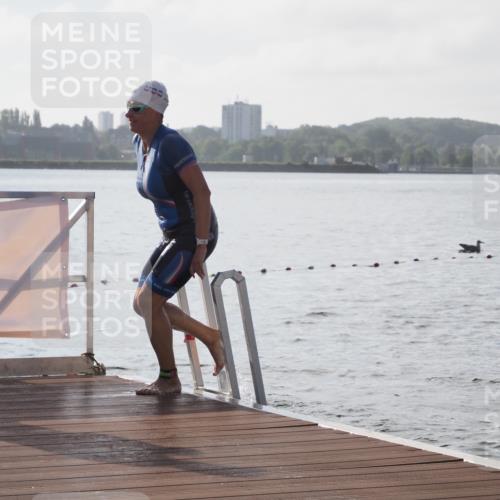 17.08.2025 - KN Förde Triathlon 2025 KatJ http://msf.ph/oto/8575853 17.08.2025 09:09:57 Schwimmen 102, 108, 110, 108, 110 meine-sportfotos.de